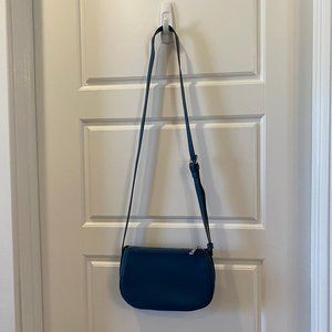 a new day crossbody bag in teal with inner zip pocket